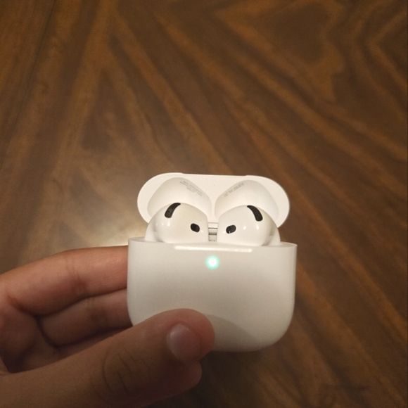 Brand New Airpods Pro 4 With Active Noise Cancellation Only Cash
